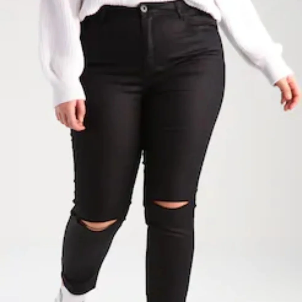 Glamorous Curve Black Distressed‎ Skinny Je…